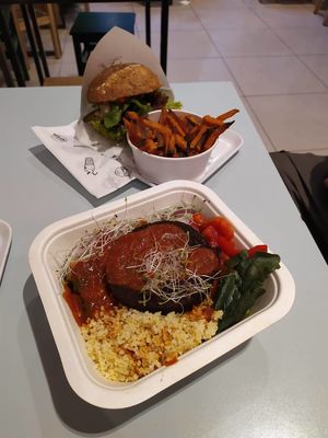 Kasztanex bowl, Pastrami burger and sweet potato fries at Krowarzywa in Krakow