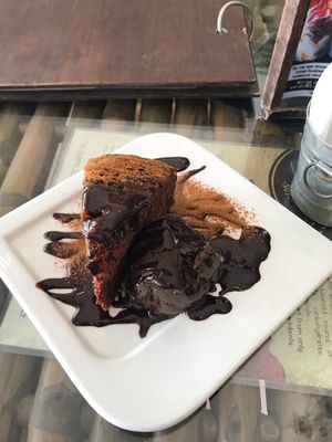 Carrot cake + cinnamon chocolate ice cream at Lek Shop Organic in Koh Phangan