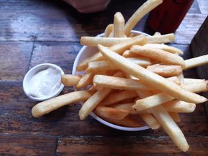 Fries with vegan mayo at Island Burger Bar in Cape Woolamai