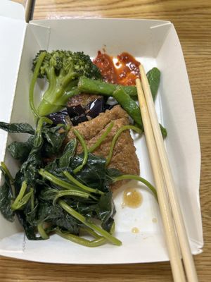 Little hunger so only a ver small selection of the buffet. Chili sauce is very nice!  at Miao Yuan Su Shih Buffet in Taipei