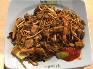 Fried Kuey Teow at Dong Shun Vegetarian 東顺素食 in West Singapore