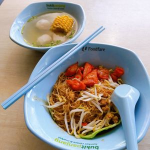 Fishball noodles at Dong Shun Vegetarian 東顺素食 in West Singapore