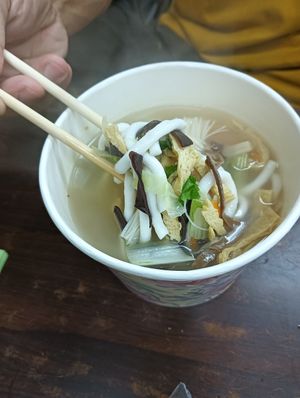 Noodle soup at Xiū Yuán SùShí 修圓素食 Sho Yuan Su Shih in Taipei