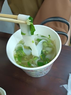 Kueh teow soup at Xiū Yuán SùShí 修圓素食 Sho Yuan Su Shih in Taipei