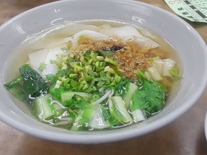 Flat noodle soup with vegan spare rib at Xiū Yuán SùShí 修圓素食 Sho Yuan Su Shih in Taipei