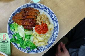 Tempeh? ribs with rice and veggies at Xiū Yuán SùShí 修圓素食 Sho Yuan Su Shih in Taipei
