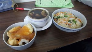 甜不辣(left), herbal soup (center), and rice noodle (right) at Xiū Yuán SùShí 修圓素食 Sho Yuan Su Shih in Taipei
