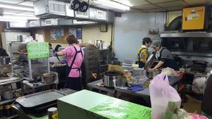 Cooking area at Xiū Yuán SùShí 修圓素食 Sho Yuan Su Shih in Taipei