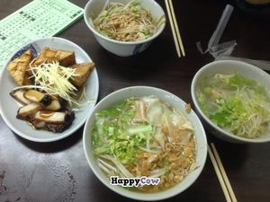 great vegan restaurant in Taipei!!
fast, delicious, friendly, and so cheap!!
not English spoken but English menu exists. 
definitely will visit again :)  at Xiū Yuán SùShí 修圓素食 Sho Yuan Su Shih in Taipei