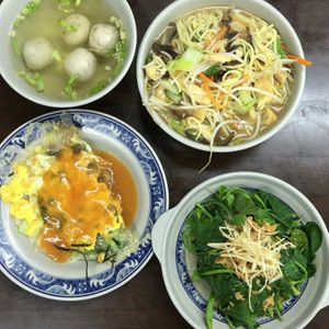 A smattering of vegetarian and vegan options at Xiū Yuán SùShí 修圓素食 Sho Yuan Su Shih in Taipei