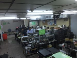 Inside (open kitchen on the right) at Xiū Yuán SùShí 修圓素食 Sho Yuan Su Shih in Taipei