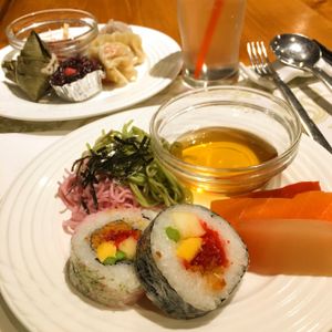 sushi at Lian Siang Jhai Su Tsai - Jen Dow Vegetarian in Taipei