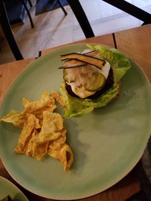 Hamburger RAW & delicious!  at Zest for Life in Amsterdam