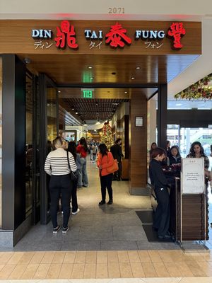 Entrance   at Din Tai Fung in Costa Mesa