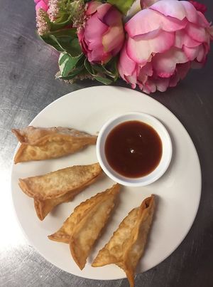 ***TOP 1  
Ragoon (vegan crab cheese) 
(4 pieces) 

Deep fried. 

Fried vegan crab, vegan cheese, carrots, flour paper. Served with sweet & sour
sauce. at Loving Vegan Market & Cuisine in Winter Park