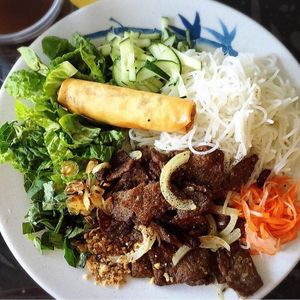 ***TOP 10 
Saigon Noodles  

Rice noodles, spring rolls, BBQ, cucumber, lettuce, cilantro, daikon, carrots, peanuts. at Loving Vegan Market & Cuisine in Winter Park