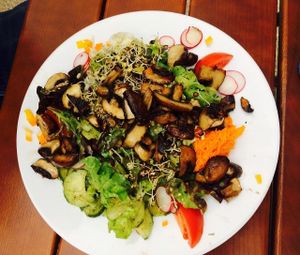 Gemischter Salat mit Champignons at Gasthaus Zum Anker in Efringen-kirchen