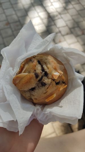 Maffin banana, almond and chocolate chips at Velo Vege Food Bike in Toulouse