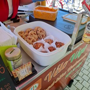 Desserts : cookies ou muffins 😋 at Velo Vege Food Bike in Toulouse