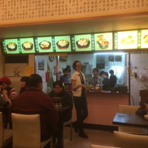 The inside of the store features accurate images of over half of the menu at Quán Zhēn SùShí 全真素食 in Taipei