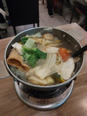 Hot pot (regular one, not flavored) at Quán Zhēn SùShí 全真素食 in Taipei