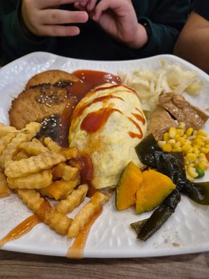 Chicken chop omurice at Quán Zhēn SùShí 全真素食 in Taipei