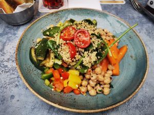 Ferber Bowl with Quinoa, Avocado, Chick Peas, Spinach and Veggies at Ferbers in Aachen