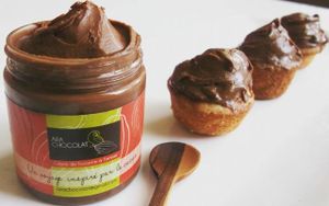 Vegan hazelnut and chocolate spread at Ara Chocolat in Paris
