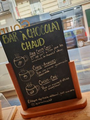Hot chocolate bar at Ara Chocolat in Paris