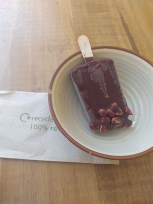 Vegan icecream at Ara Chocolat in Paris