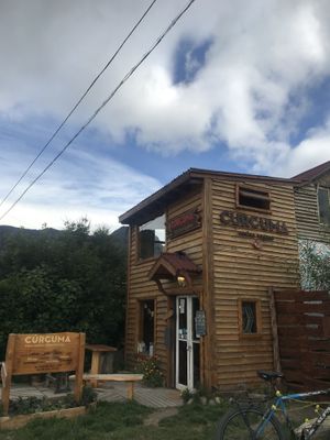 Restaurant 100% vegano en el chalten, el único por allá de hecho 🥰. Lo recomiendo mucho, probé los wraps y 10/10  #Veganuary at Curcuma in El Chalten