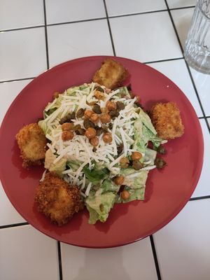 Vegan Ceasar salat at Kohvik Must Puudel in Tallinn