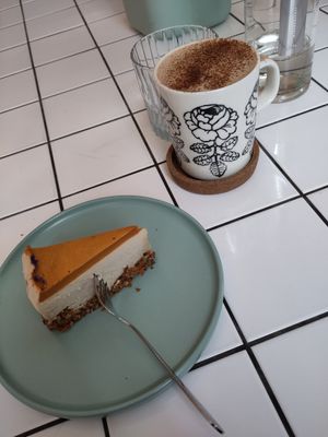 Carotte cake at Kohvik Must Puudel in Tallinn