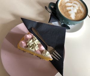 Vegan Mango Matchs Cake  at Kohvik Must Puudel in Tallinn