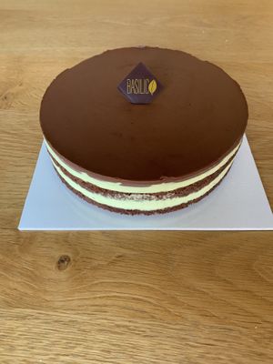 Torta con crema chantilly e ganache di cioccolata   at Basilico Food - Via Massarenti in Bologna