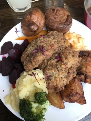 Sunday lunch! Massive portions and highly recommend the ‘chicken'  at Make No Bones in Sheffield