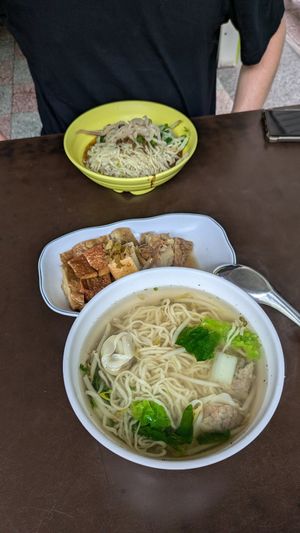 Wonton noodles soup, braised tofu & sesame noodles at Fou Shi Yuan in Tainan