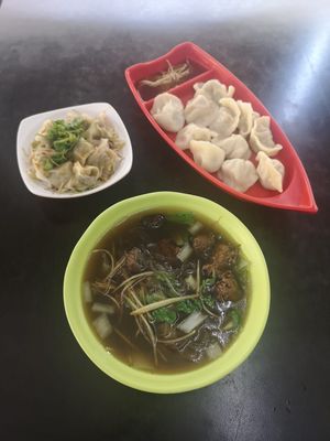 Spicy wontons on the left, dumpling and Angelica Bean Noodles at Fou Shi Yuan in Tainan