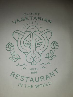 מציעים מגוון מנות  משלבים את המזרח הרחוק עם שוויץ at Hiltl - Dachterrasse in Zurich