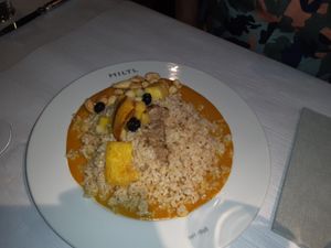 זה מאכל  הודי עם קארי וקאשיו  טעים at Hiltl - Dachterrasse in Zurich