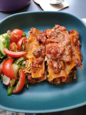 Canneloni and salad at Le Pique-Nique in Berlin