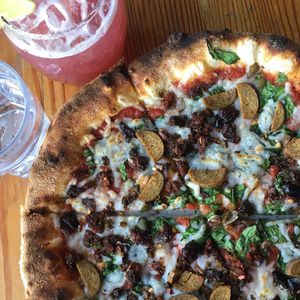 A “Vegan Boy” pizza & cocktail at Solstice Pizza in Hood River