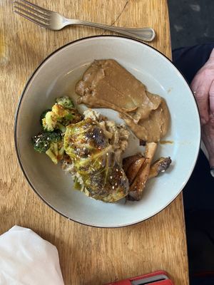 Hoofdgerecht met shirtake   at Bloem in Amsterdam