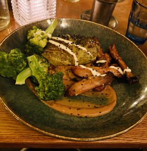 Heerlijke maaltijd met oa  linzen en paddestoelen.   at Bloem in Amsterdam