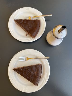 Veganer schokokuchen  at Cafe Schrill in Saarbrucken