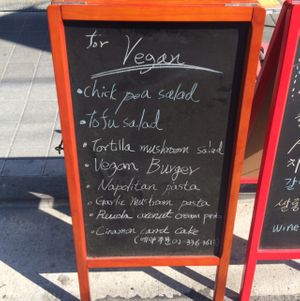 Vegan options at Salon Delicious in Seoul