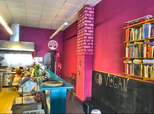 luz y color para un lugar agradable at B12 in Los Cristianos