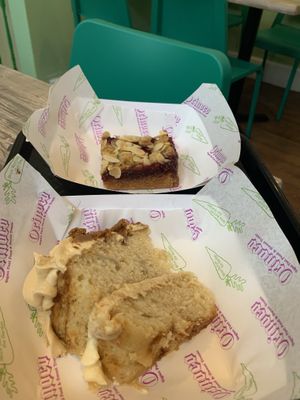 Oaty berry slice abs Banana Biscoff cake at Orinoco Vegan York in York