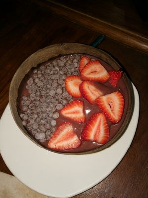 acai bowl with dark chocolate and strawberry at Celicioso - Hortaleza in Madrid