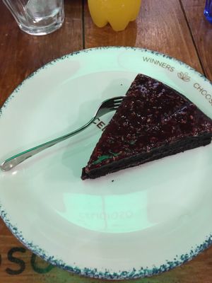 Vegan chocolate raspberry cake at Celicioso - Hortaleza in Madrid